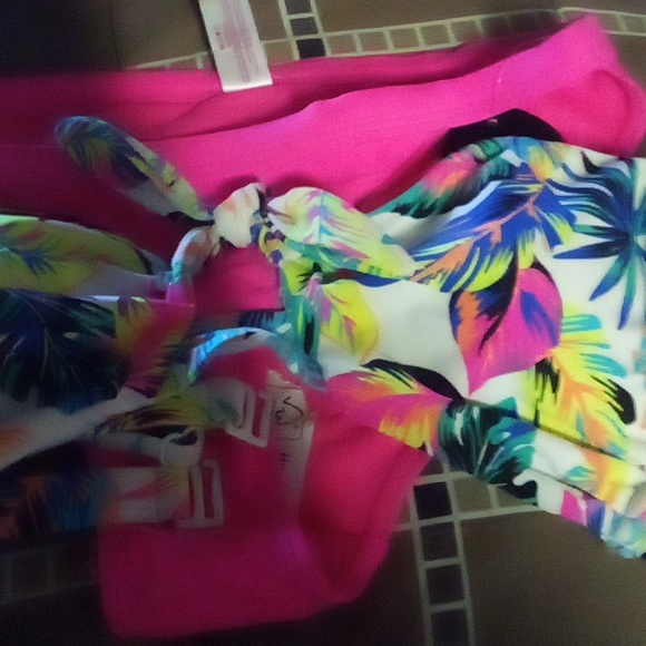 Bathing suit - Picture 3 of 4